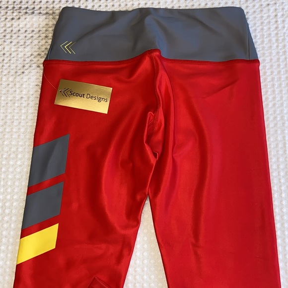 NEW! $78 SCOUT DESIGNS Size LARGE Red Leggings Yellow Gray Chevron Stripes - Picture 6 of 16